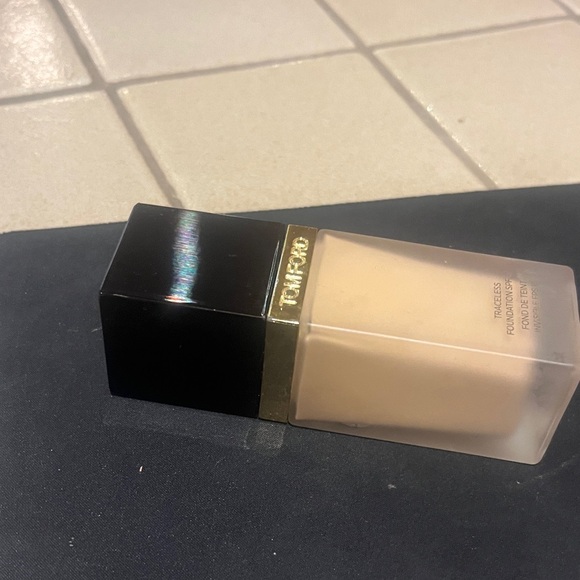 Tom Ford Traceless Foundation - Fawn - Picture 1 of 3